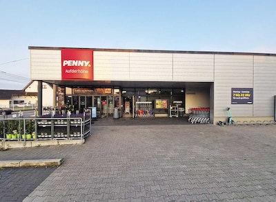sie sehen den Eingang vom Penny Markt in Solingen – Ohligs Lohdorfer Str. 246 / Friedenstr.