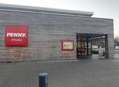 Sie sehen den Eingang vom Penny Markt in Minden, Stiftsallee 70