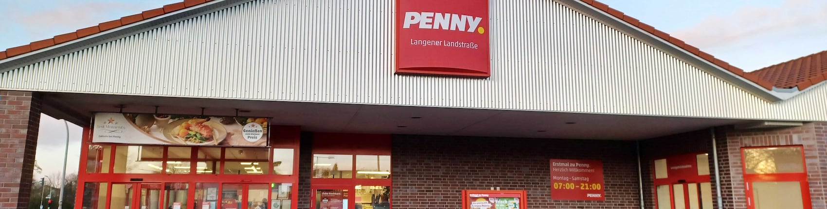 Sie sehen den Eingang vom Penny Markt in Bremerhaven, Langener Landstr. 128-132