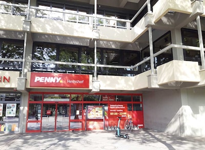 Sie sehen den Eingang vom Penny Markt in Ludwigshafen, Prinzregentenstr. 64