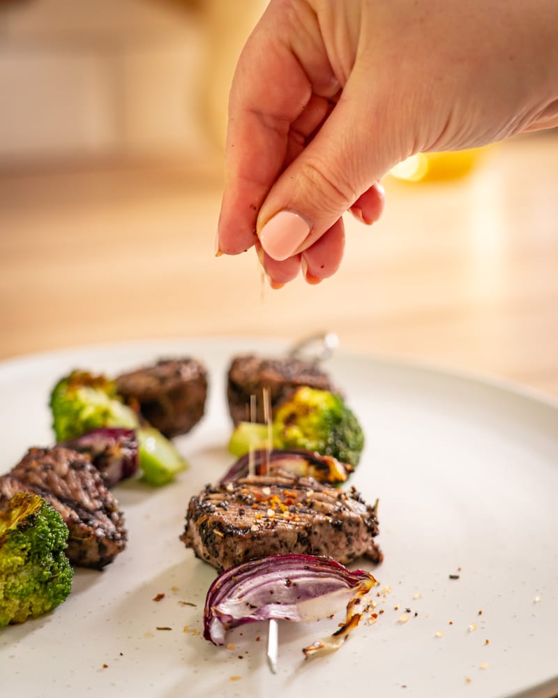 Saftige-Steak-Spiesse mit Metas Kaffee-Rub