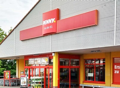 Sie sehen den Eingang vom Penny Markt in Berlin/Kaulsdorf Alt-Kaulsdorf 2