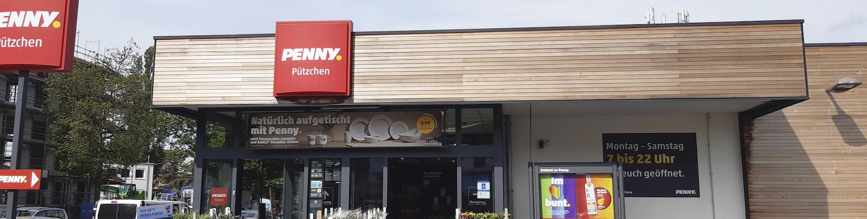 Sie sehen den Eingang vom Penny Markt in Bonn – Beuel Puetzchens Chaussee 43
