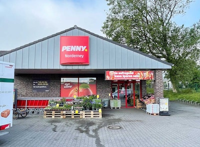 Sie sehen den Eingang vom Penny Markt in Norderney, Hafenstr. 6 A