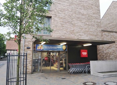 Sie sehen den Eingang vom Penny Markt in Celle, Bergstr. 26