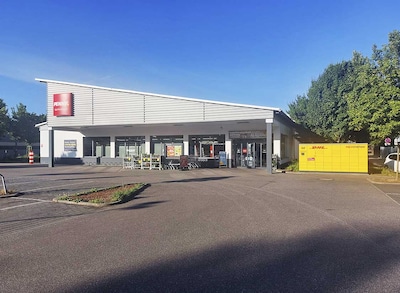 Sie sehen den Eingang vom Penny Markt in Bad Krozingen, Am Alamannenfeld 1