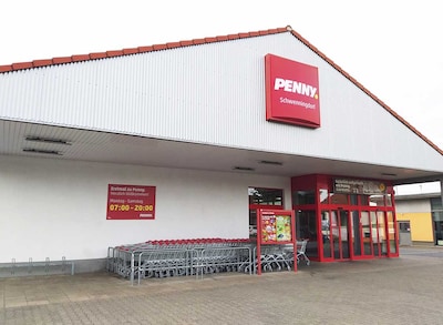 Sie sehen den Eingang vom Penny Markt in Roedinghausen/Schwenningdorf, Buender Str. 83