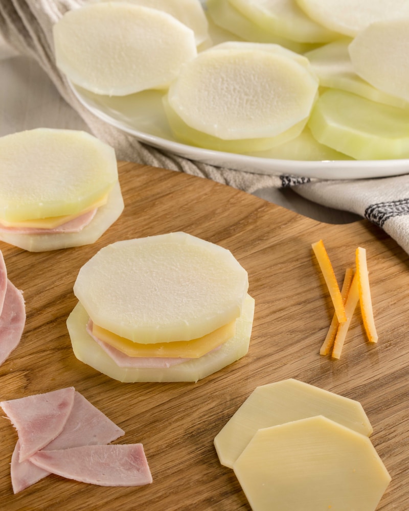 Das Bild zeigt Kohlrabi mit Käse.