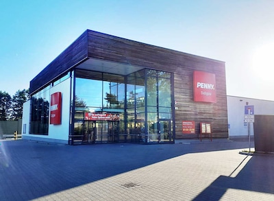 Sie sehen den Eingang vom Penny Markt in Dallgow-Döberitz Bahnhofst. 129-161