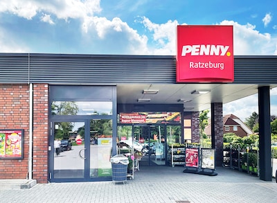 Sie sehen den Eingang vom Penny Markt in Ratzeburg, Zittschower Weg 1-3
