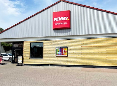 sie sehen den Eingang vom Penny Markt in Norderstedt/Harksheide Segeberger Chaussee 73-75