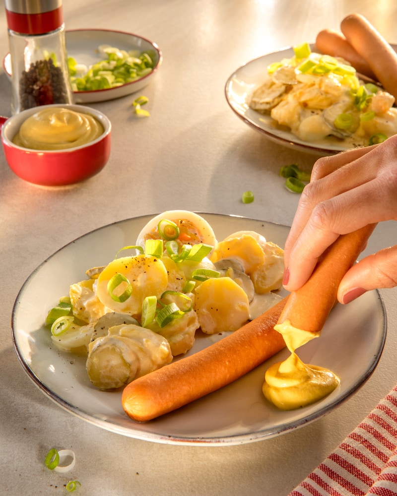 Kartoffelsalat mit Ei und Gurke und Mayo