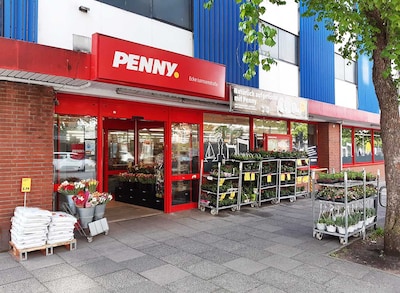 sie sehen den Eingang vom Penny Markt in Kiel/Brunswik Holtenauer Str.84