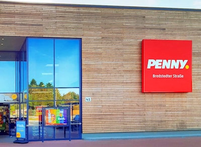Sie sehen den Eingang vom Penny Markt in Husum Bredstedter Straße 41