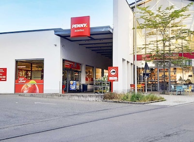 sie sehen den Eingang vom Penny Markt in Jestetten Waldshuter Strasse 1