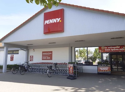 Sie sehen den Eingang vom Penny Markt in Böhlen, Jahnstr. 34