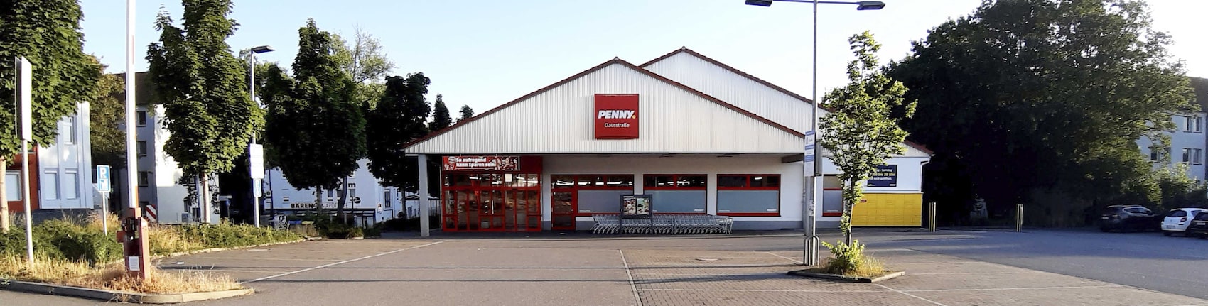 Sie sehen den Eingang vom Penny Markt in Chemnitz (Sachs) Clausstr. 75-81