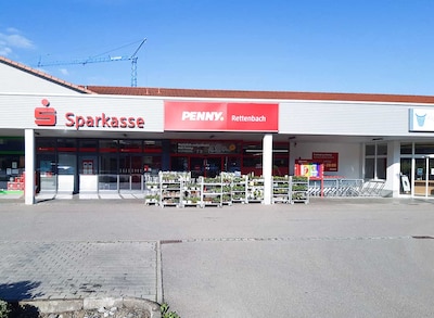 Sie sehen den Eingang vom Penny Markt in Markt Rettenbach Gewerbestr. 20