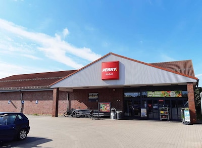 Sie sehen den Eingang vom Penny Markt in Buechen, Lauenburger Str. 14