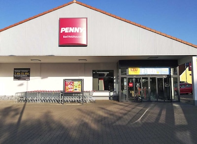 Sie sehen den Eingang vom Penny Markt in Preußisch Oldendorf, Berliner Str. 25