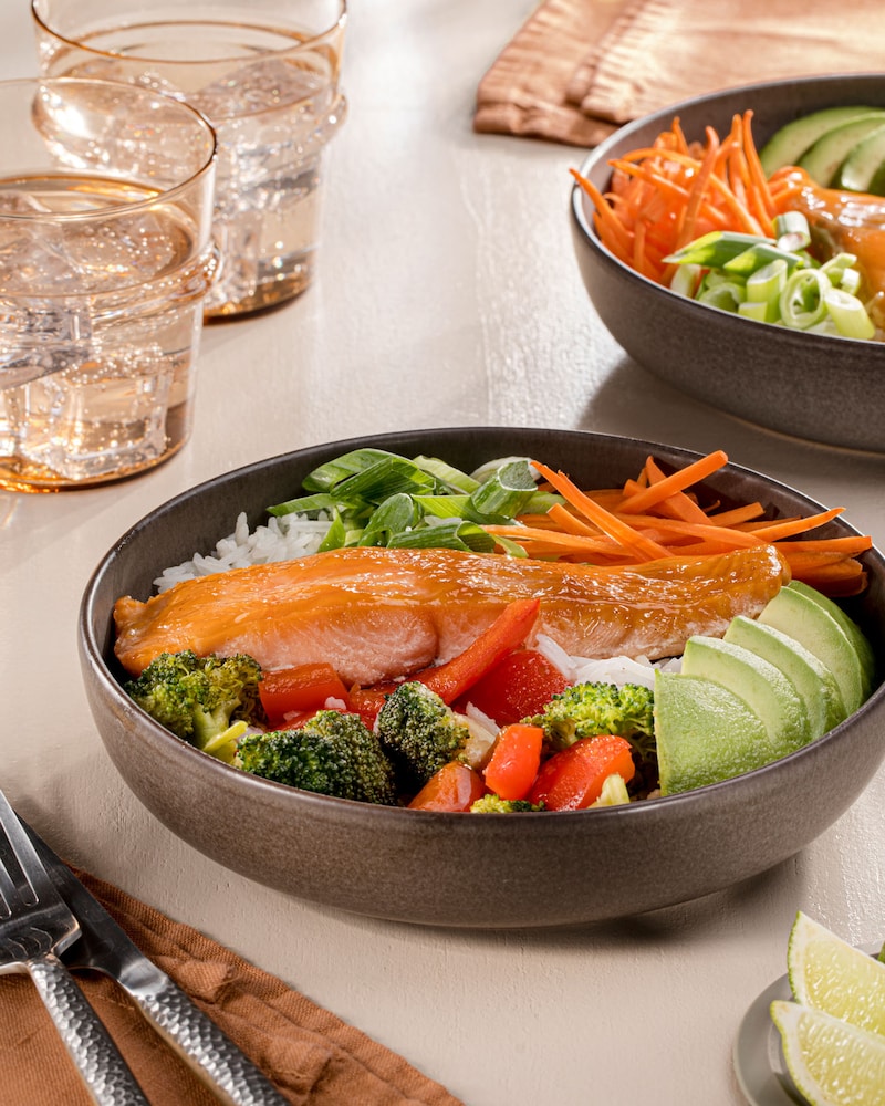 Dieses Bild zeigt die fertige Lachs Bowl.