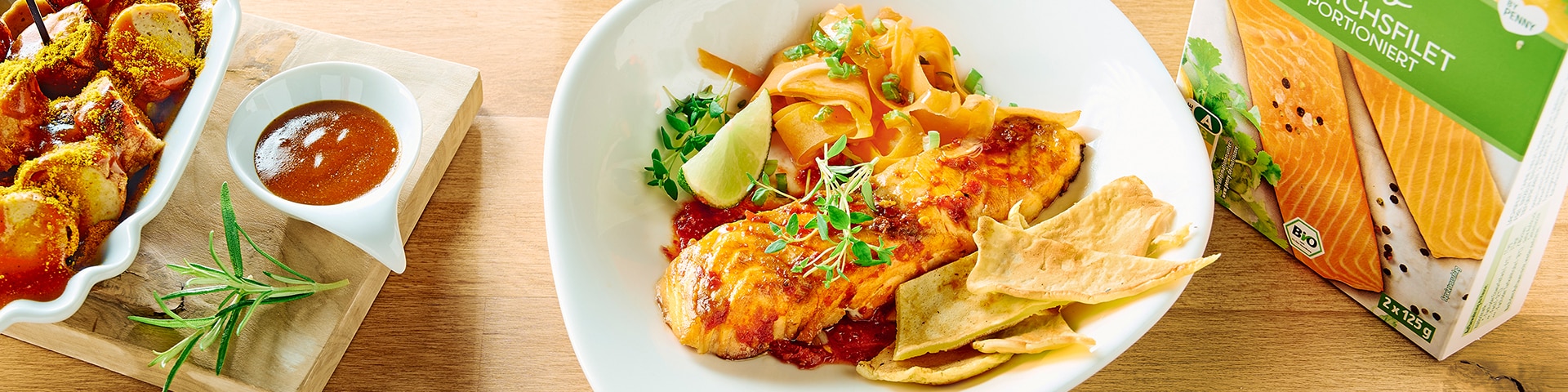 Auf diesem Bild siehst du unseren fertigen Lachs "Asia style" mit Curry-Pancakes.