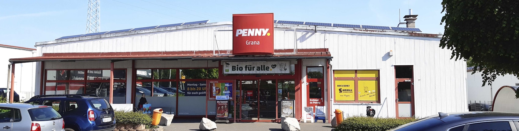 Sie sehen den Eingang vom Penny Markt in Kretzschau-Grana Leipziger Straße 17