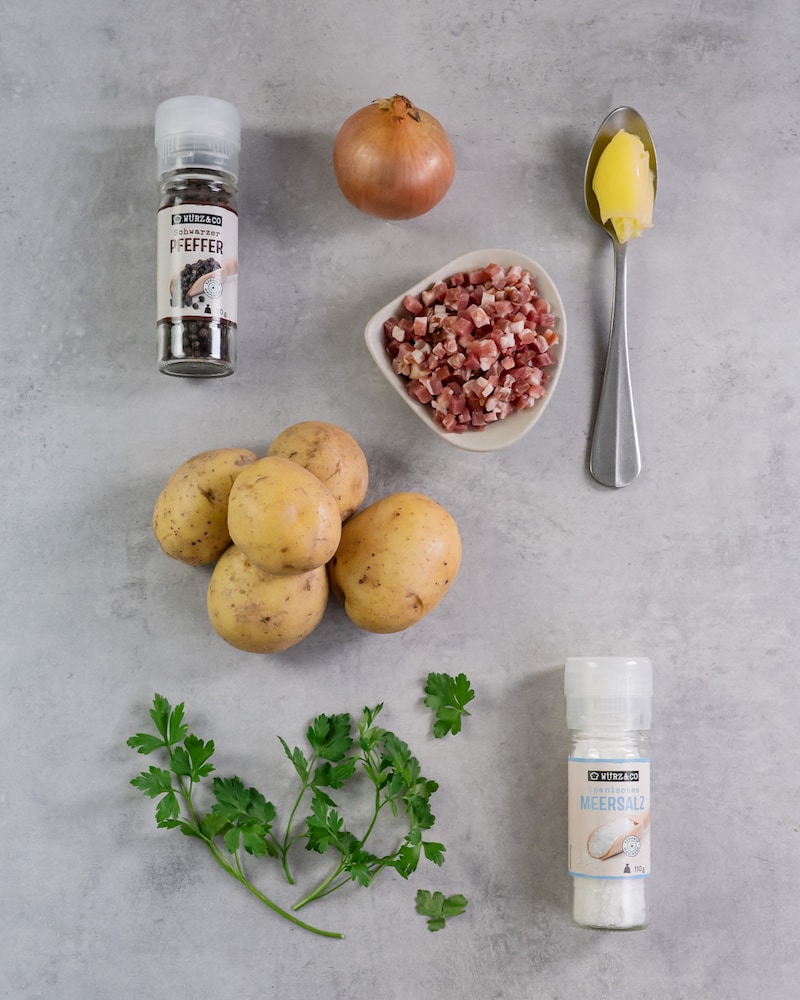 Dieses Bild zeigt die Zutaten für die Bratkartoffeln.