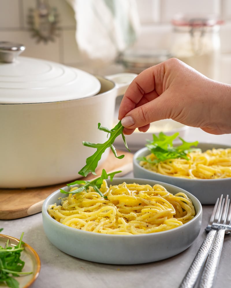 Diese Bild zeigt das anrichten der Pasta.