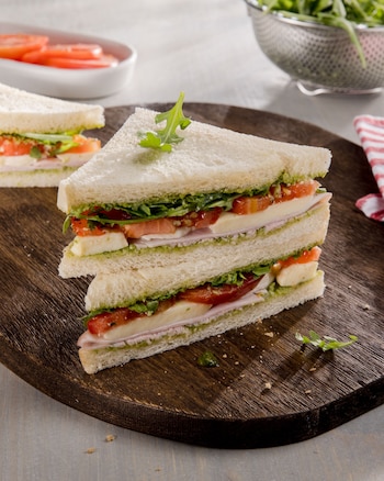 Klassische Tramezzini Caprese