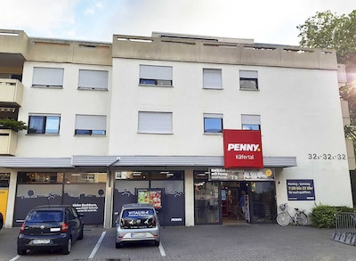 Sie sehen den Eingang vom Penny Markt in Mannheim/Kaefertal, Wormser Str. 32