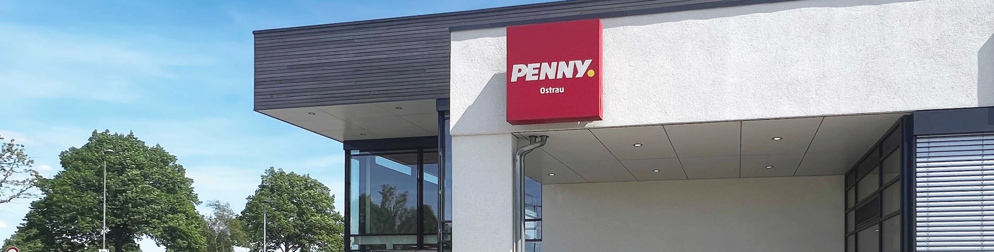 Sie sehen den Eingang vom Penny Markt in Ostrau Kirchstraße 13