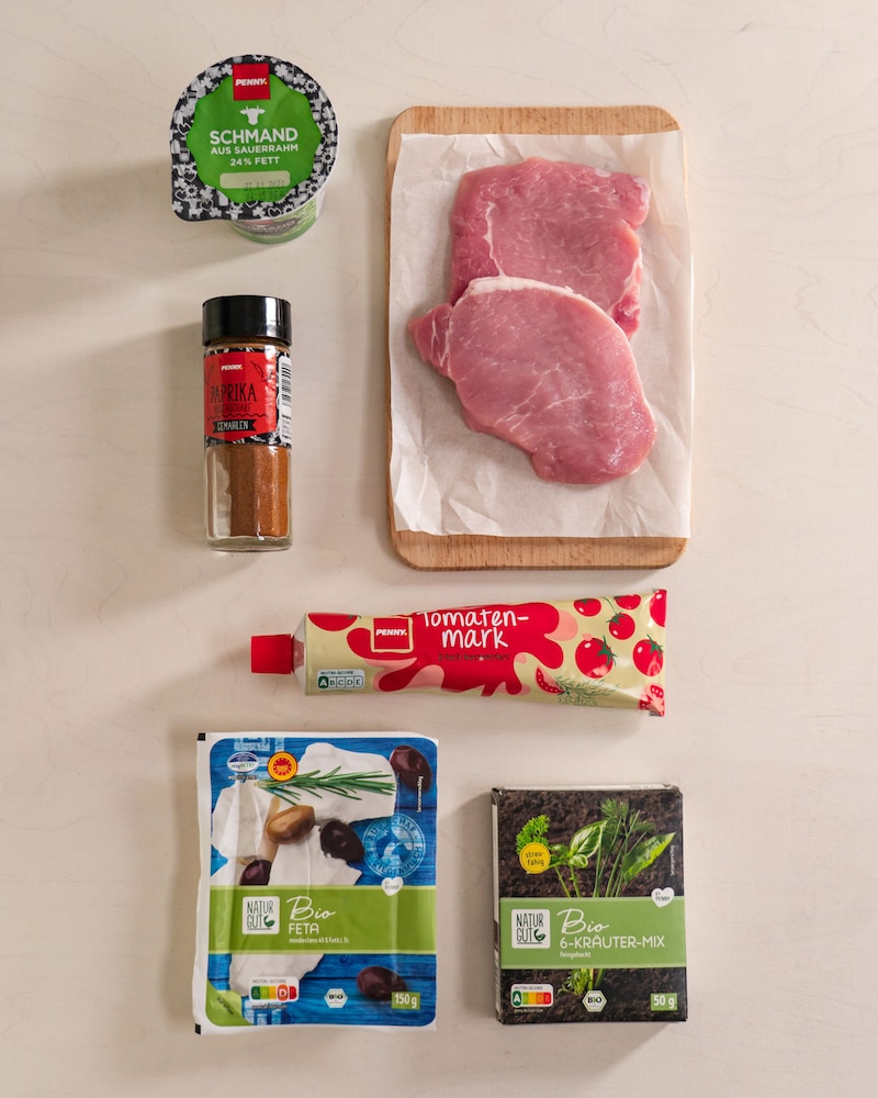 Das Bild zeigt alle Zutaten die für die Schweinefiletröllchen benötigt werden im Überblick. 