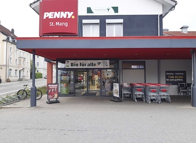 Sie sehen den Eingang vom Penny Markt in Kempten/St. Mang, Duracher Str. 45