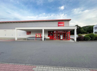 Sie sehen den Eingang vom Penny Markt in Stadtprozelten Am Dreispitz 2