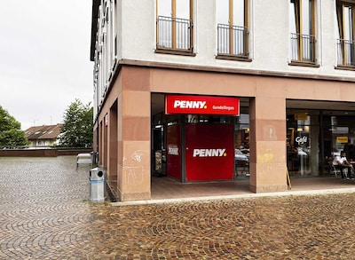 Sie sehen den Eingang vom Penny Markt in Gundelfingen, Alte Bundesstr. 37