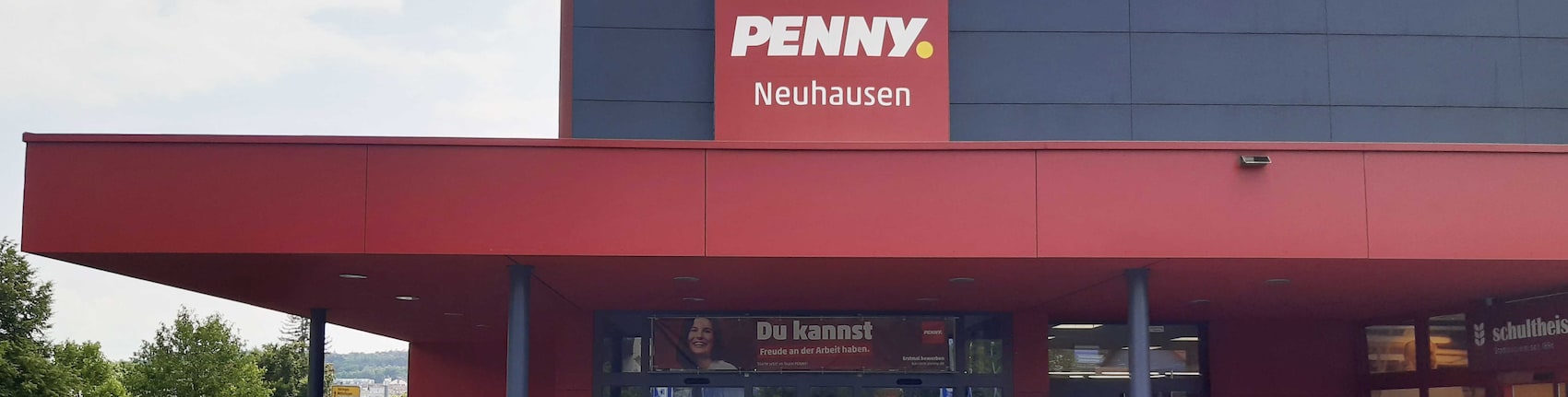 Sie sehen den Eingang vom Penny Markt in Neuhausen auf d. Fildern, Scharnhäuser Str. 3-5