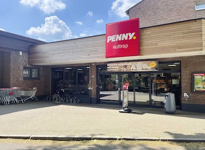 Sie sehen den Eingang vom Penny Markt in Essen, Steeler Str. 354-356