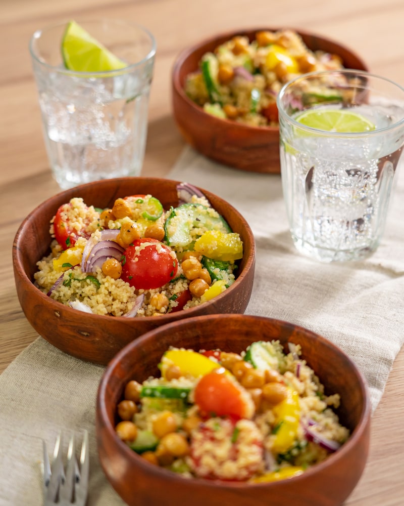 Couscous-Salat mit buntem Gemüse