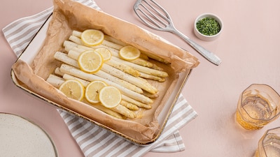 Spargel im Backofen in Backpapier