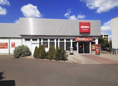 Sie sehen den Eingang vom Penny Markt in Cottbus Turower Str. 62