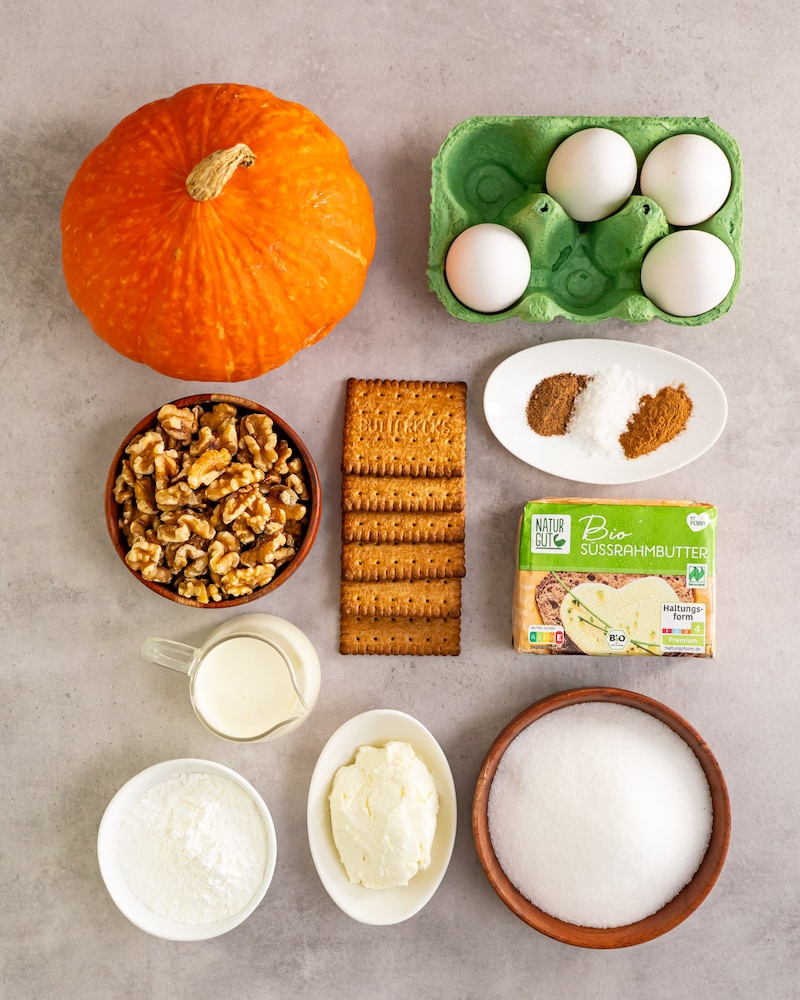 Dieses Bild zeigt die Zutaten für den Kürbis-Cheesecake.