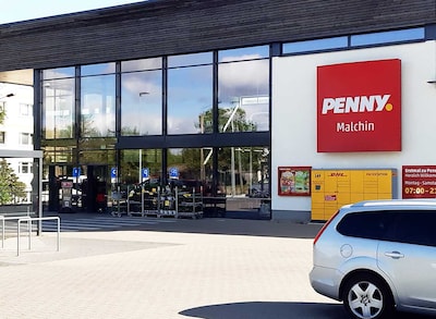 sie sehen den Eingang vom Penny Markt in Malchin Heinrich-Heine-Str. 40-43