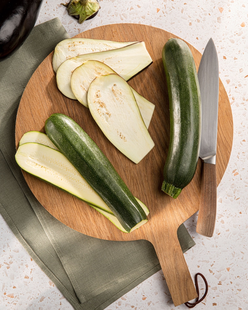 Dieses Bild zeigt die geschnittenen Zucchini und Auberginen.