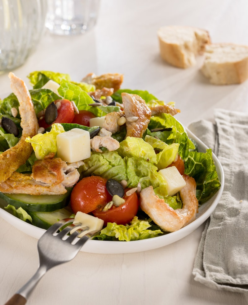 Dieses Bild zeigt unseren Salat mit Putenstreifen.