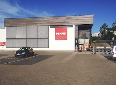 Sie sehen den Eingang vom Penny Markt in Kelbra Frankenhäuser Str. 23