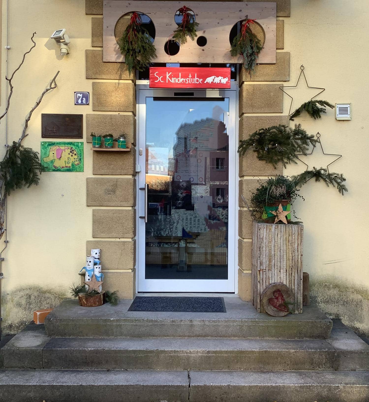 Ausblick auf den Eingang der Kinderstube