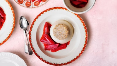 panna-cotta-mit-gebackenem-rhabarber