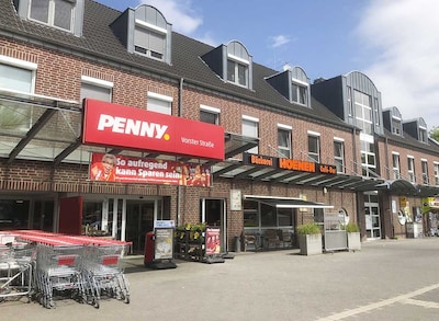 Sie sehen den Eingang vom Penny Markt Kempen Emilie-Horten-Platz 1