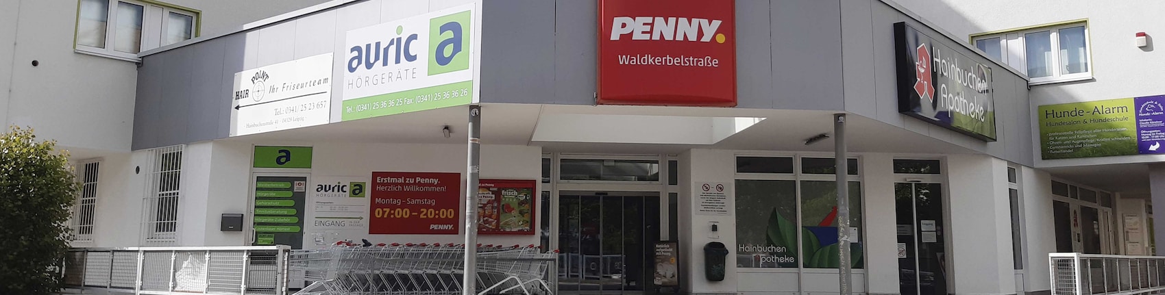 Sie sehen den Eingang vom Penny Markt in Leipzig/Paunsdorf, Waldkerbelstr. 12 
